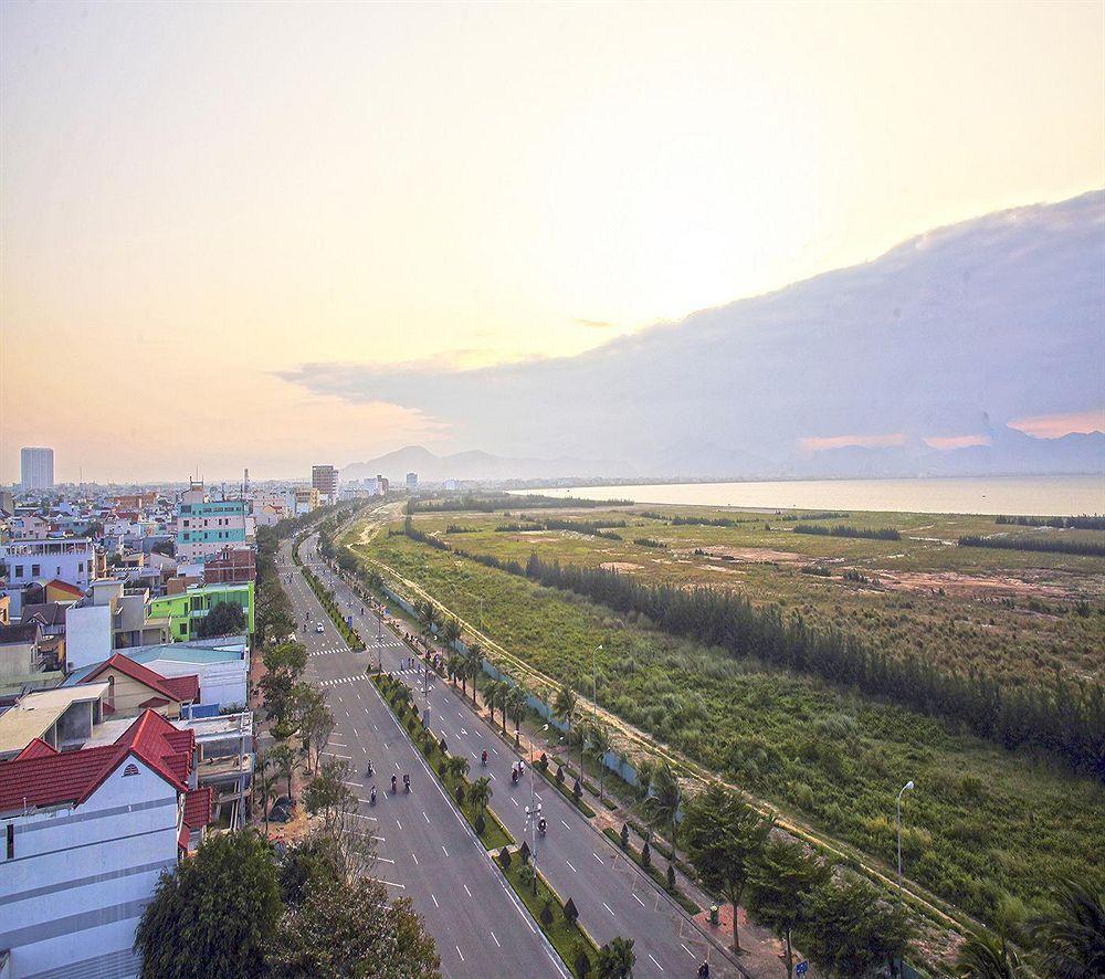 Azumaya Hotel Da Nang Exterior photo